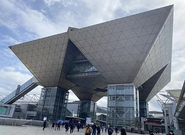 Un interprète japonais au TOKYO BIG SIGHT